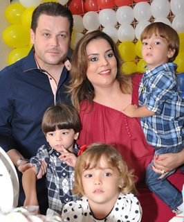 Flavio Lopes Ferraz with his family