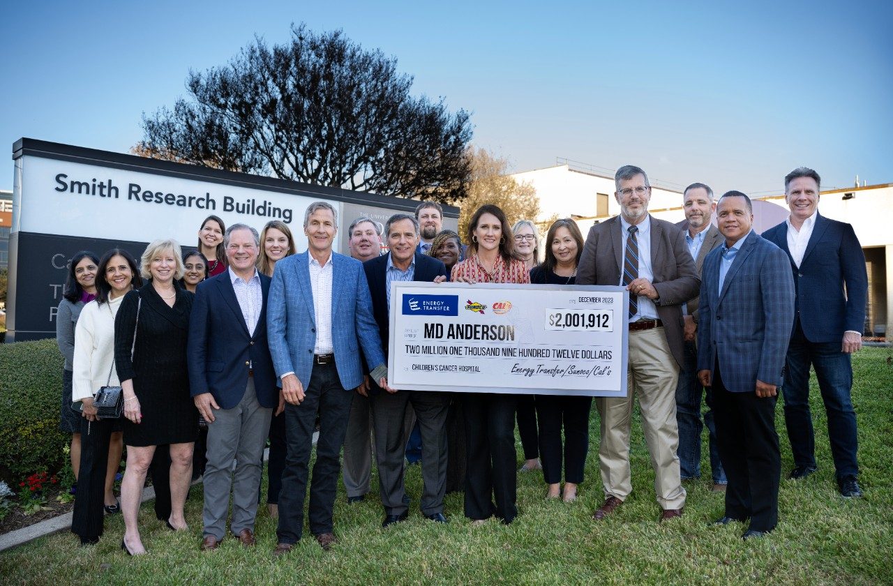 A large group from Energy Transfer partners presents a check to MD Anderson Cancer Center faculty.