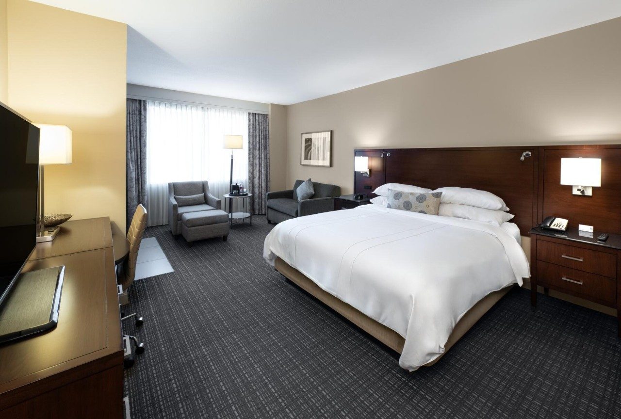 King room with kitchenette bedroom area