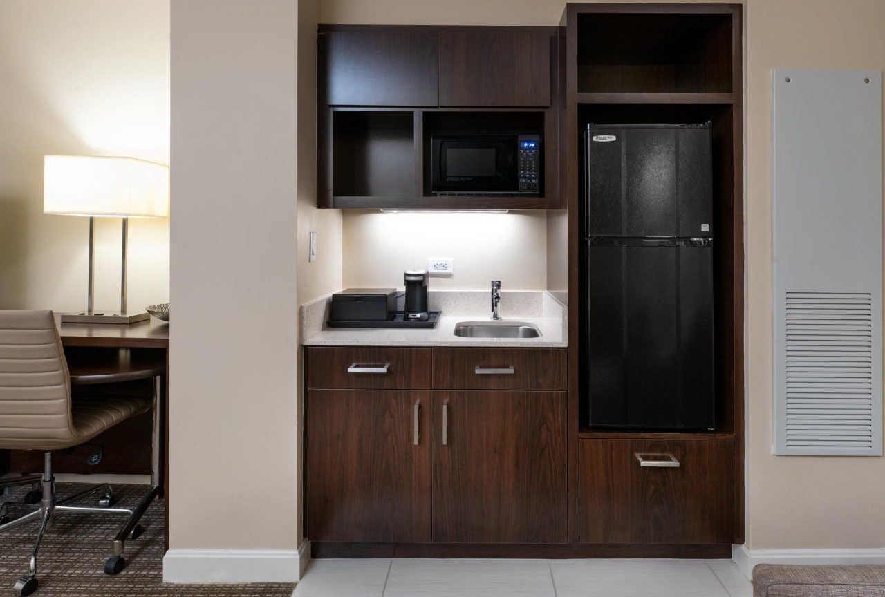 Kitchenette picture in a king room with kitchenette