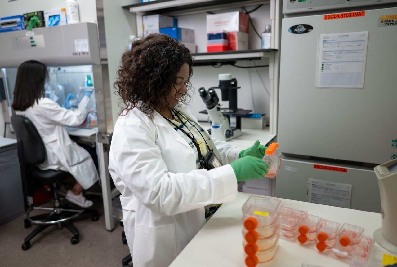 Woman working in the lab