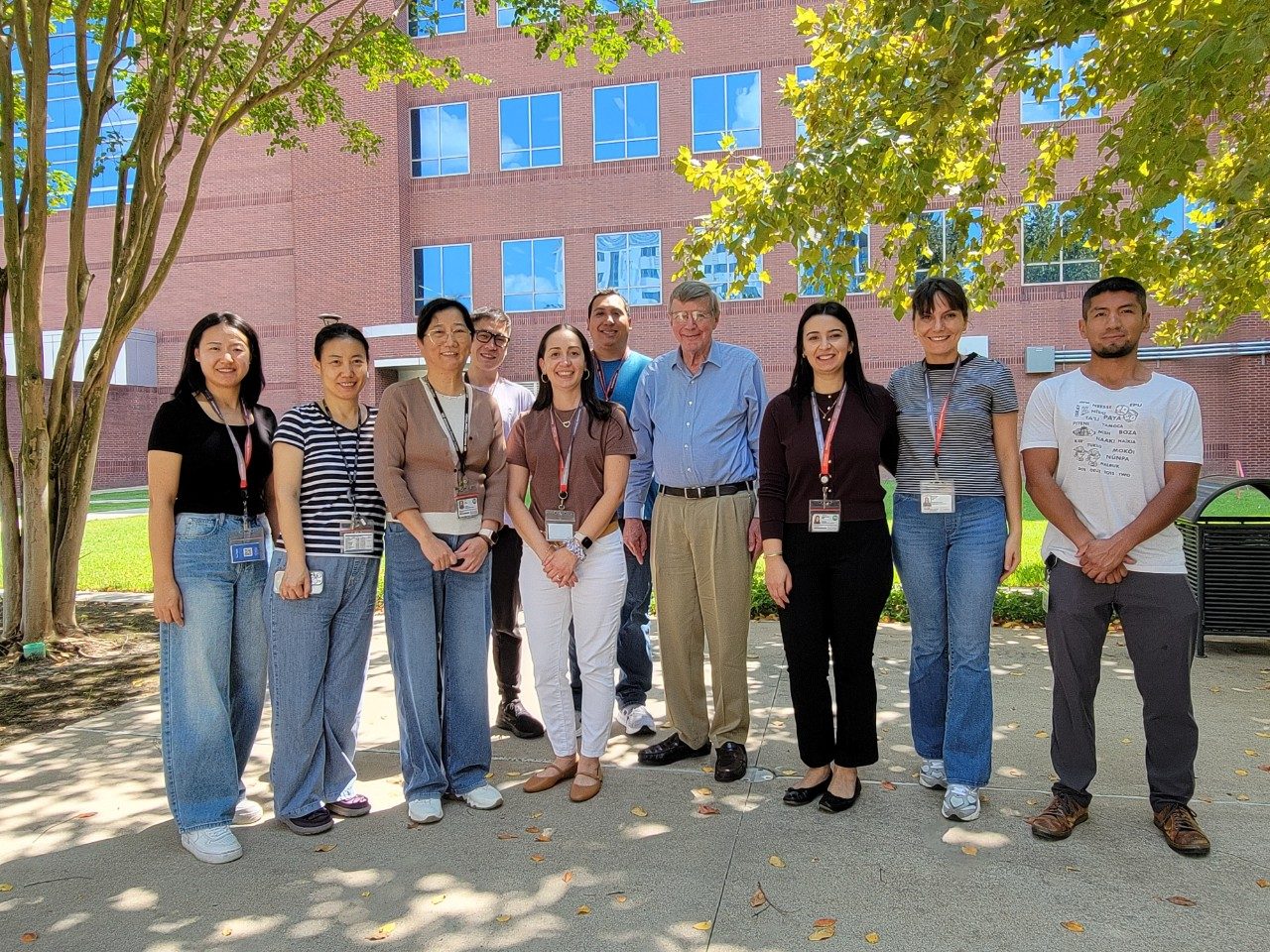Group photo of Bast lab members outdoors