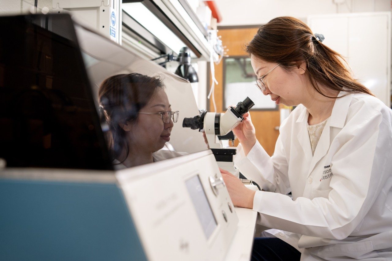 Xin Guan, Ph.D., works in the lab of Jiusheng Yan, Ph.D.