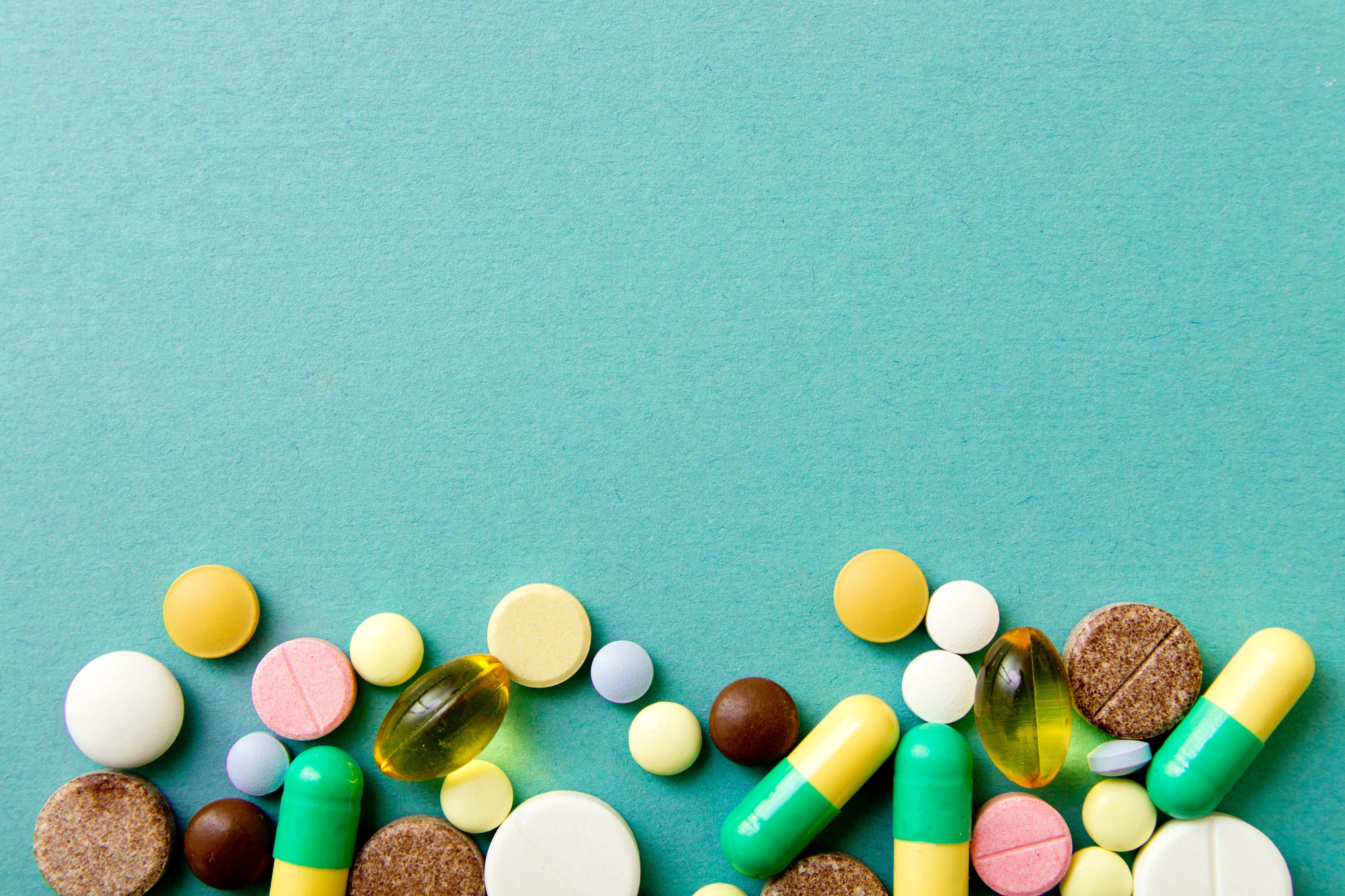 Pharmaceutical capsules and tablets in a blue and green composition